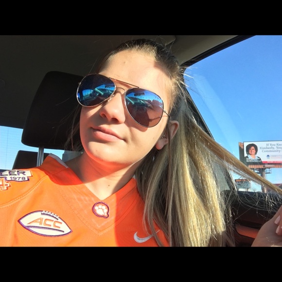 Meet your Posher, Arianna - Picture 1 of 1